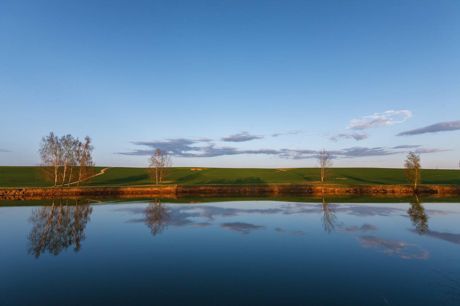 весна апрель вечер озеро вода поле облака, Карабинов Дима