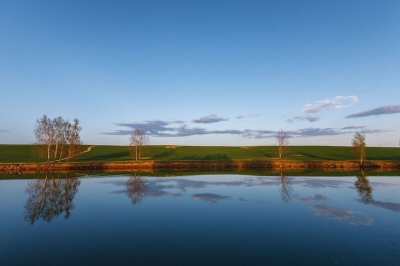 весна апрель вечер озеро вода поле облака *** фото превью