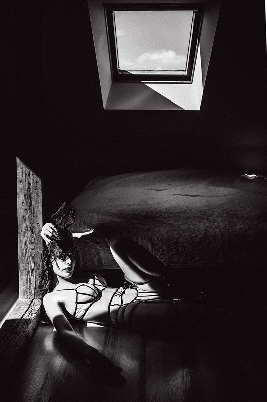 woman, portrait, fashion, beauty, indoors, glamour Obey the Light фото превью