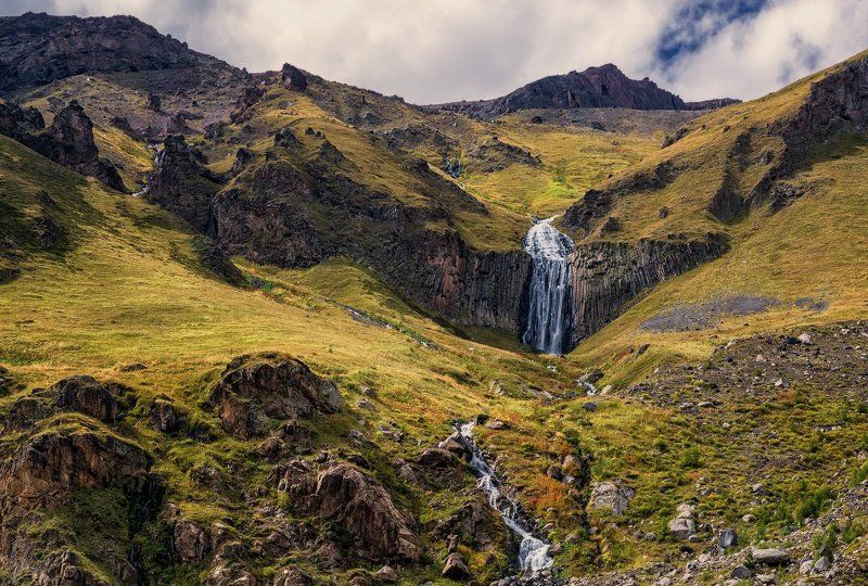 У водопада Терскол фото превью
