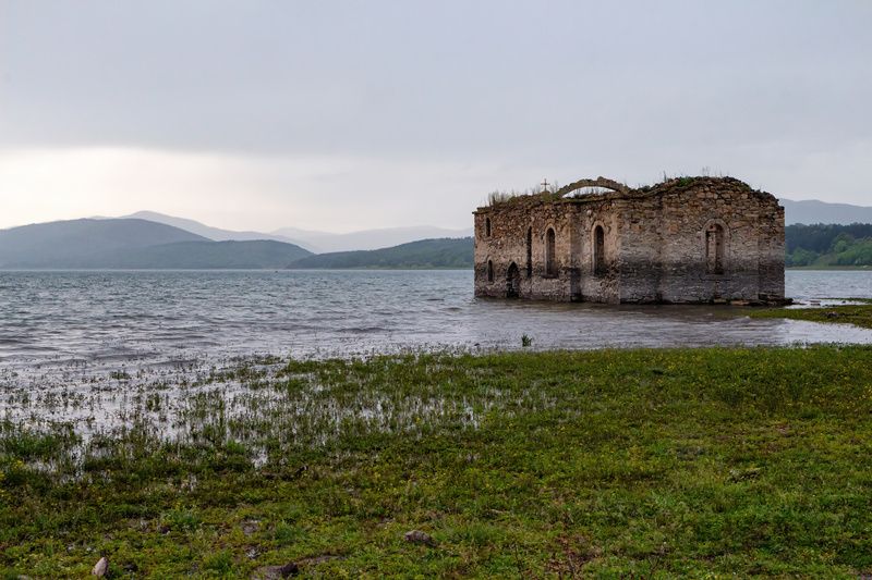 Abandoned фото превью