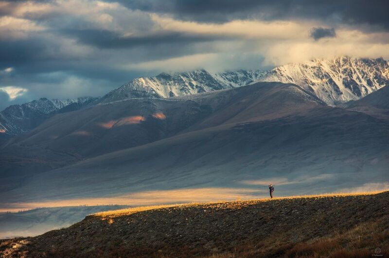 горы, небо, пейзаж, человек, путешествия  фото превью