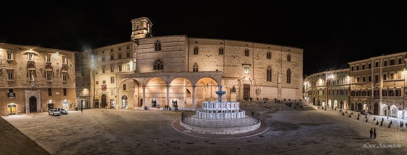 Perugia by night фото превью