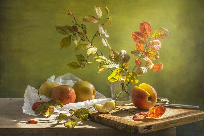Натюрморт с яблоками фото превью