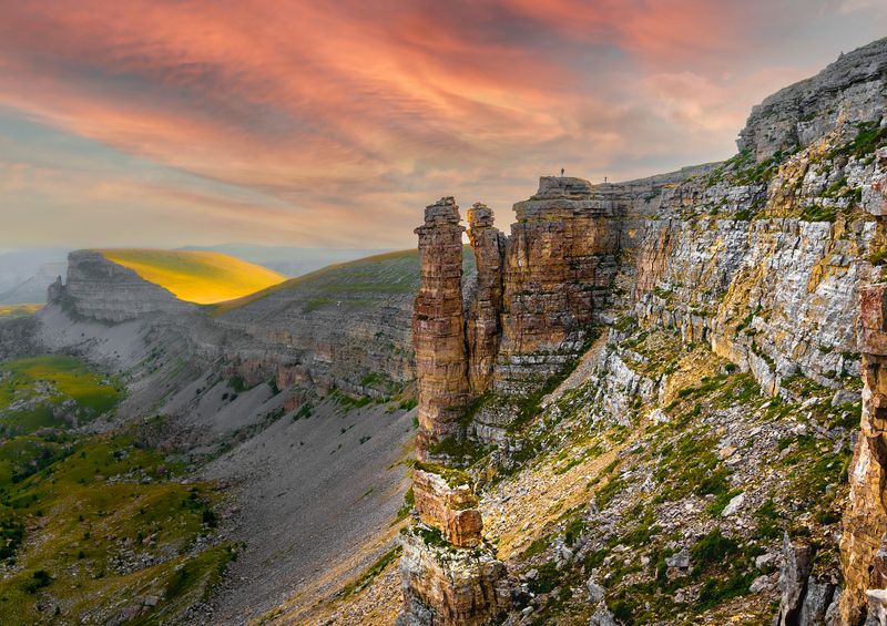 Скала Три монаха фото превью