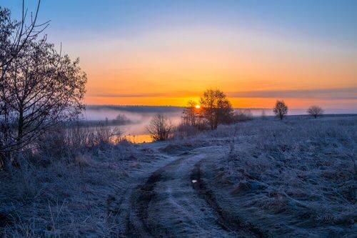 Рассвет у озера.