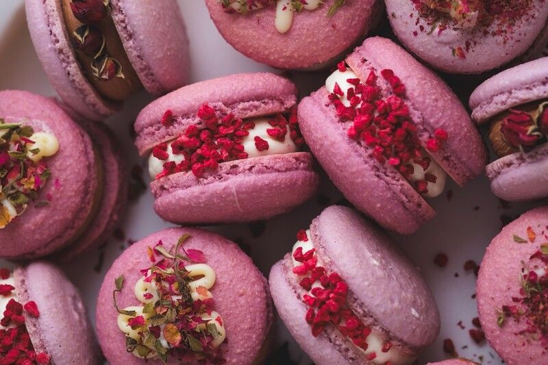 Малиновый макарон фото превью