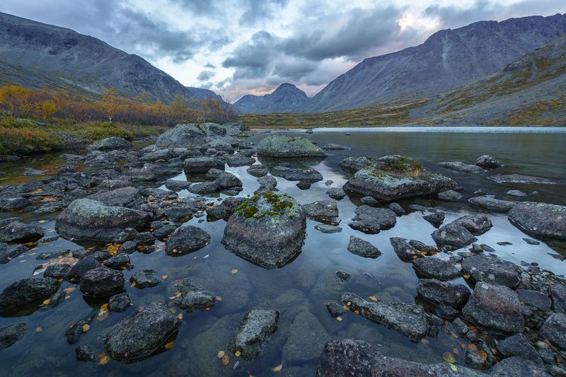 Озеро Тахтаръявр в сентябре. Хибины. фото превью