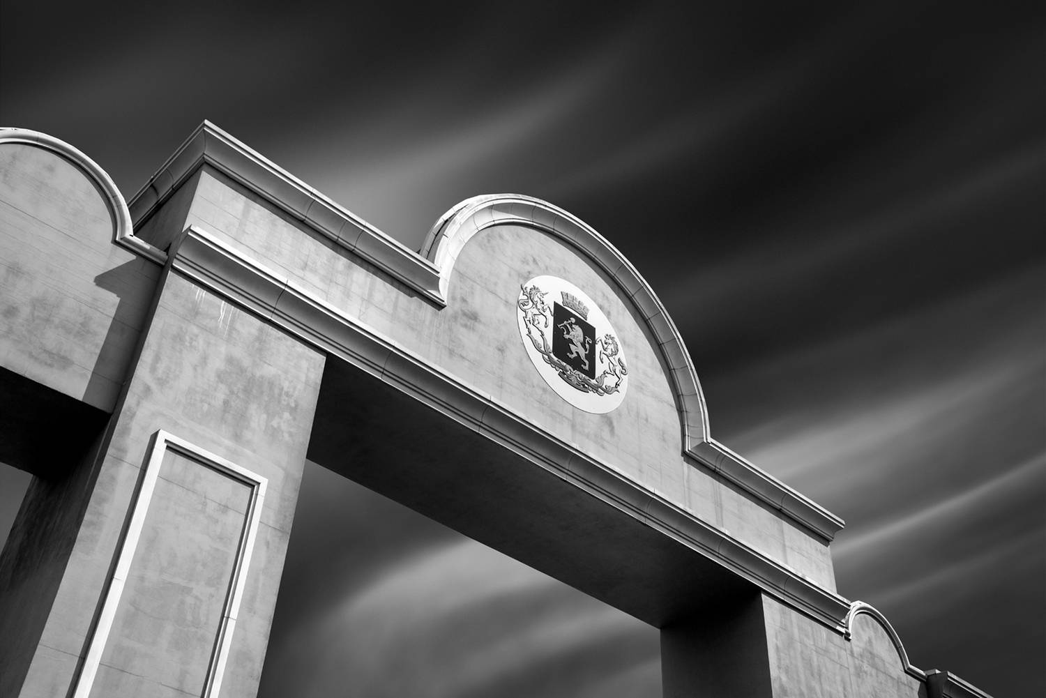 город, архитектура, арка, небо, красноярск, чб, черно-белое, Антипов Дмитрий