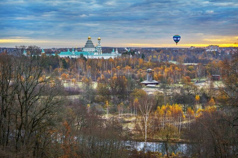 новый иерусалим, золотая осень, воздушный шар Над Истрой фото превью