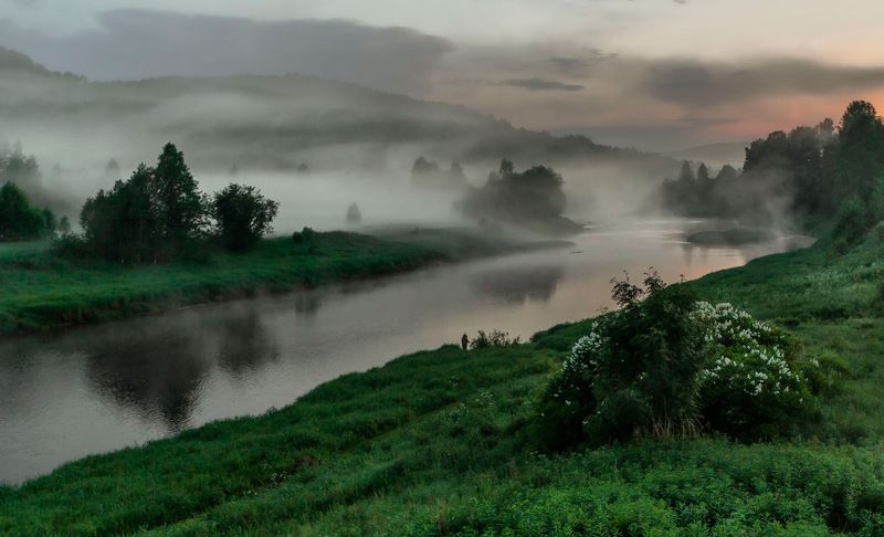 Рыбак и сирень фото превью