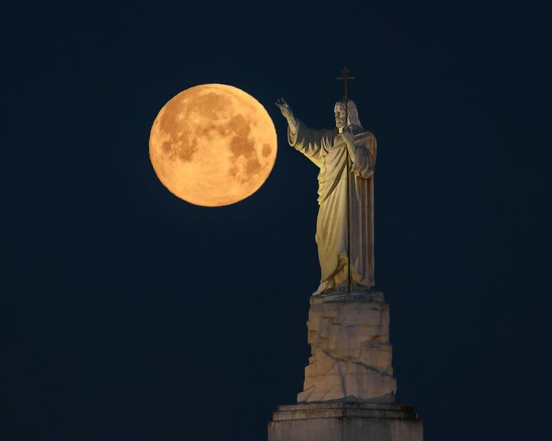 кавказ, кмв, кавказские минеральные воды, лунная ночь, полнолуние, луна, ессентуки, скульптура, ночной город, fullmoon, moon Creation of the Moon фото превью