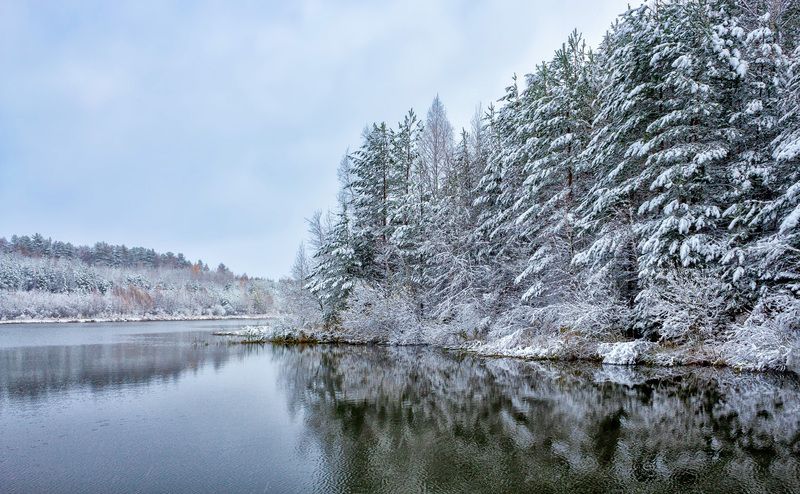 осень, снег, озеро, тишина Первый снег фото превью