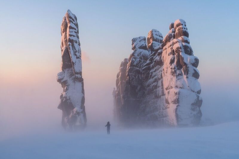 Среди каменных гигантов фото превью