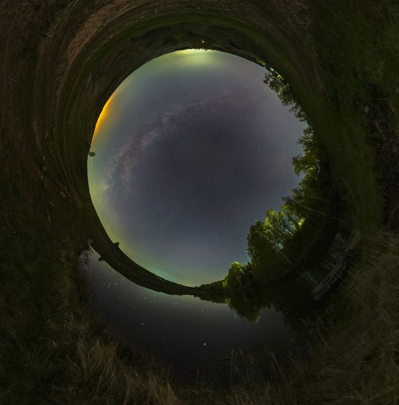 Сферическая панорама звёздного неба с озером фото превью