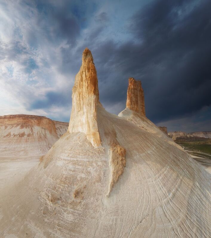 Шторм над клыками Бозжыры. Мангыстау, Казахстан фото превью