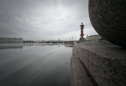 300 секунд невского ледохода у гранитного шара