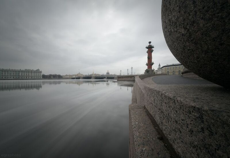 санкт-петербург, спб, россия, питер, spb, saint-petersburg, piter, russia, нева, ледоход, стрелка васильевского острова, ростральная колонна 300 секунд невского ледохода у гранитного шара фото превью