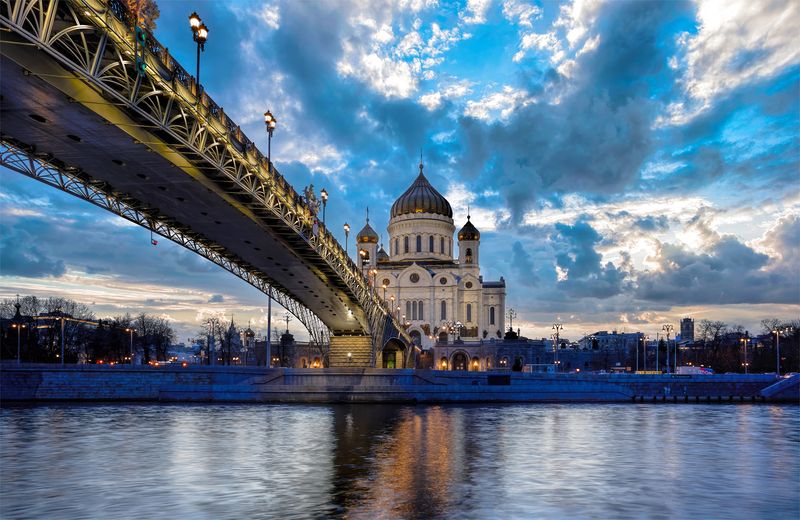 Город, Храм, здание, вечер, набережная, закат, Москва, мост Храм Христа Спасителя фото превью