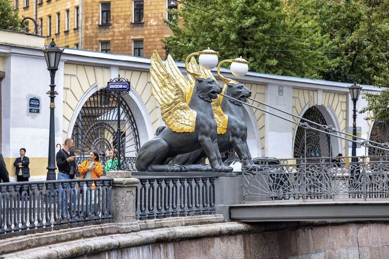 Грифоны Банковского моста через канал Грибоедова_Санкт-Петербург фото превью