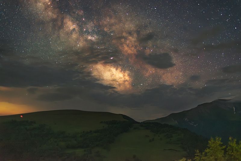астрофото, астрофотография, ночь, астрономия, астропейзаж, кавказ, млечный путь, звезды, ночное небо, night, nightphotography, stars, milkyway, longexposure Хмурая ночь фото превью