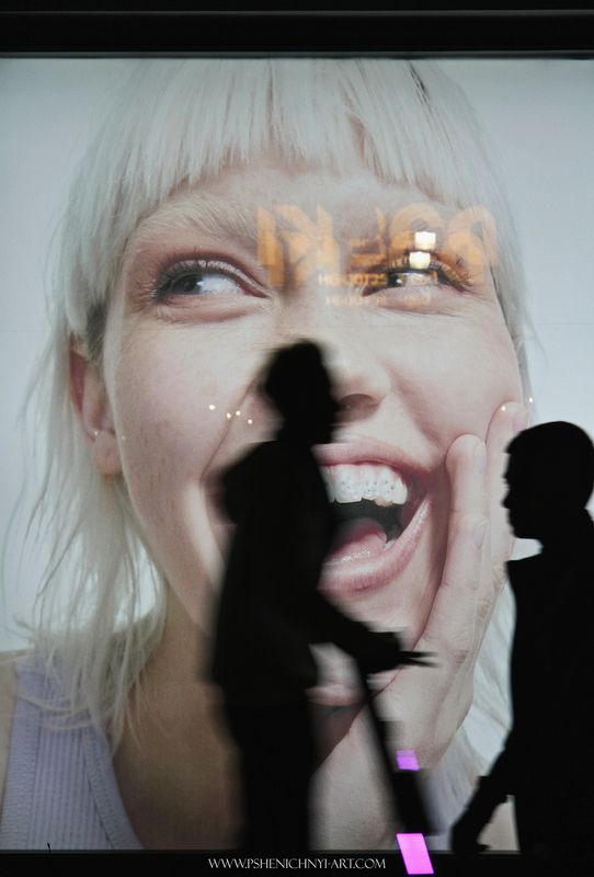 город, пространство, отражение, силуэт, витрина, минимализм, ночной город, концепт Силуэты фото превью