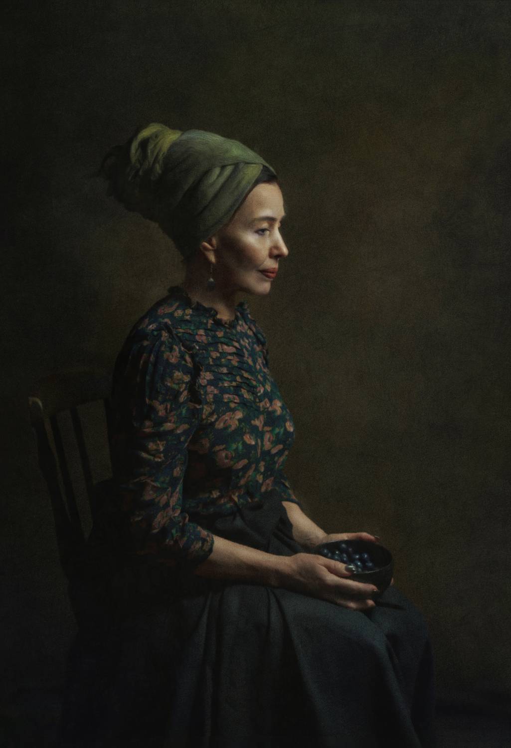 женский портрет низкий ключ, Людмила Костина