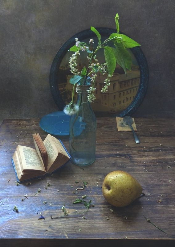 груша, черёмуха, ветка, поднос, бутылка С грушей и цветами фото превью