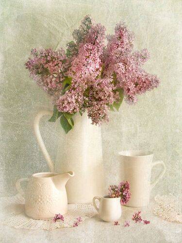 Натюрморт с сиренью