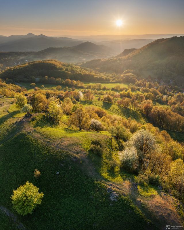 Over Spring Hills фото превью