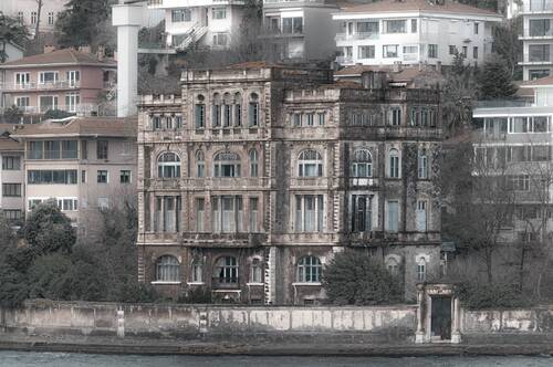 Старый дом у моря