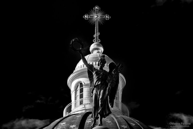 город, санкт - петербург, чёрно-белое фото, фрагмент собора святой живоначальной троицы лейб-гвардии измайловского полка, богиня победы ника - памятник \\\\\\ Вера и Победа фото превью
