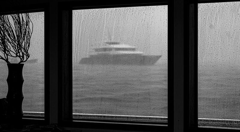 ливень в океане фото превью