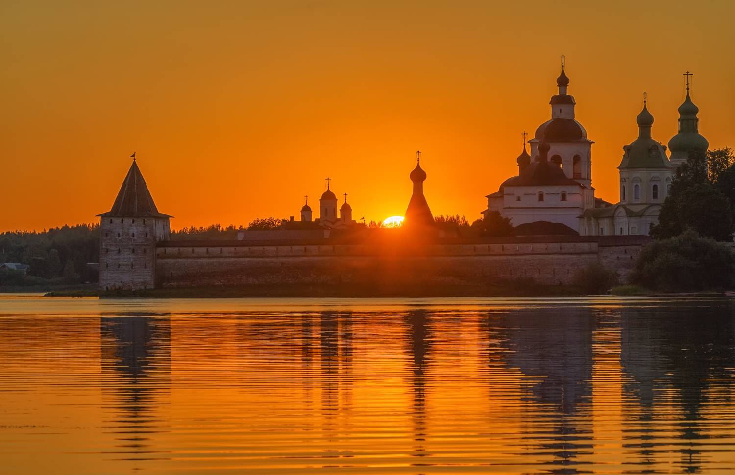 Россия, Вологда, Кирилло-Белозерский монастырь,закат, Лариса Дука