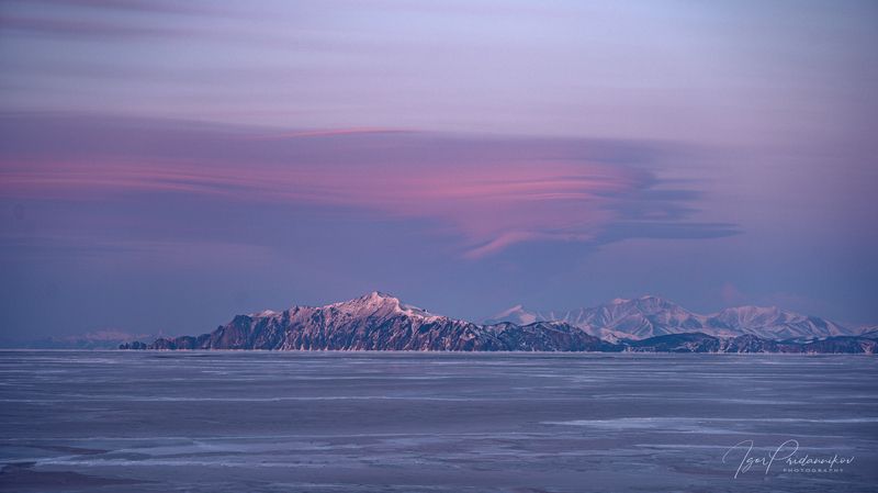Там где скалы встречаются с морем... фото превью