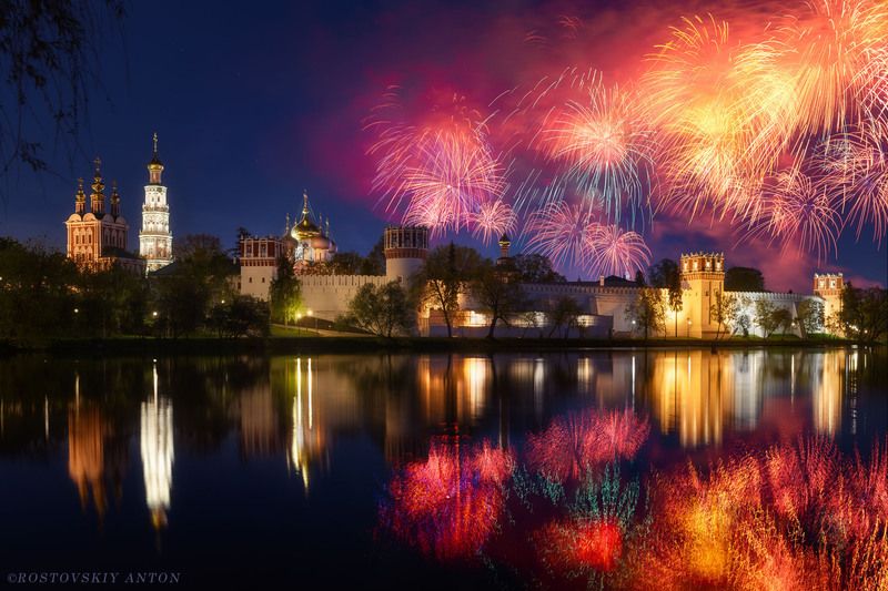 Салют, Москва, День победы, прездник, 9 мая, Новодевичий С Днём Победы. Салют над Москвой. Вид от Новодевичьего монастыря. фото превью