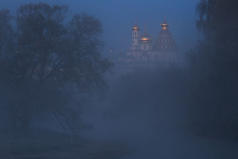 храм, туман, сумерки, река, истра Перед рассветом фото превью