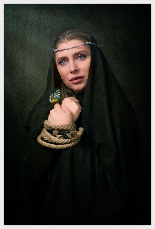 portrait, woman, studio, girl, beuty, model Hope Within the Thorns фото превью