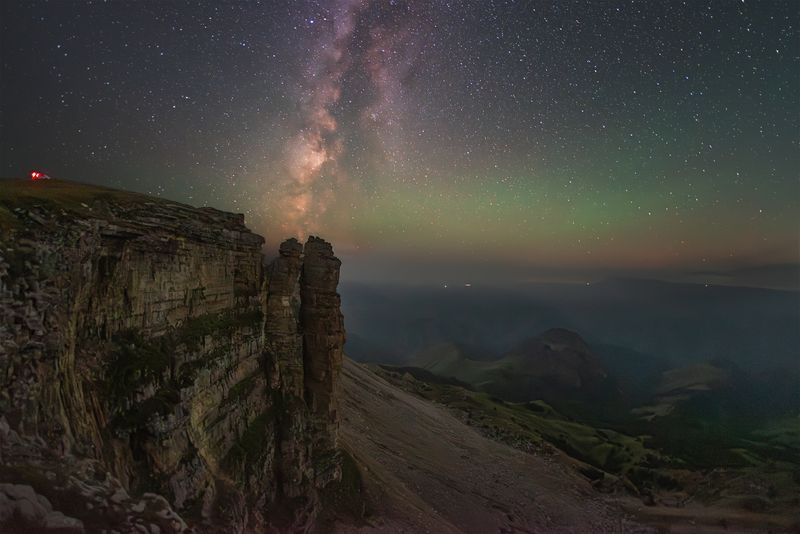 астрофото, астрофотография, ночь, астрономия, астропейзаж, кавказ, млечный путь, звезды, ночное небо, night, nightphotography, stars, milkyway, longexposure Два монаха фото превью