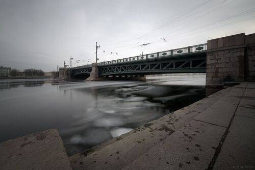 4 ракурса на невский ледоход у Дворцового моста