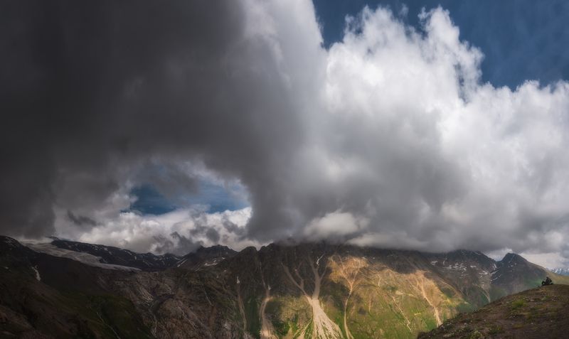 горы, облака, терскол, Сидя на высоком холме фото превью