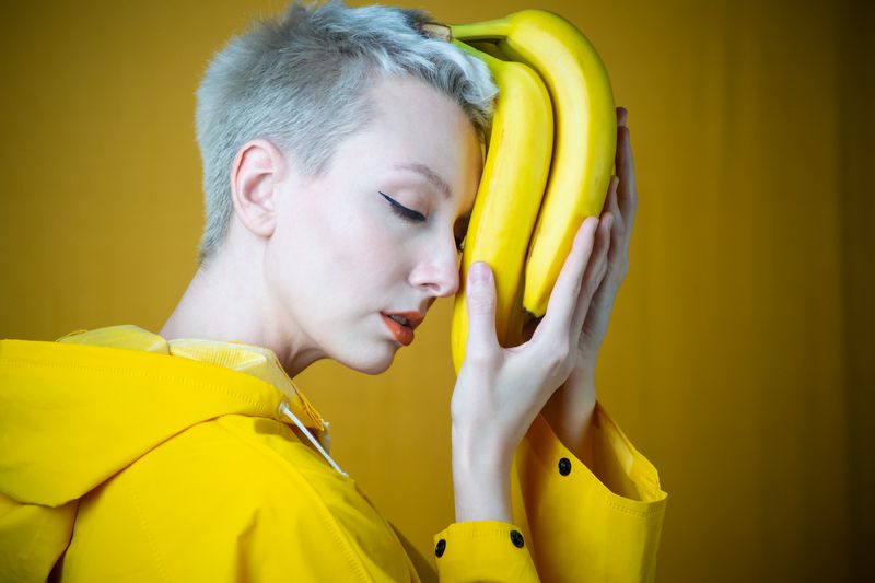 Жёлтый цвет фото превью