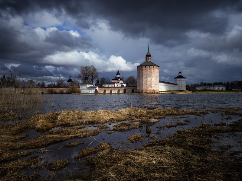 кирилло-белозерский монастырь, кириллов, сиверское озеро, вологодская область Солнечный лучик фото превью