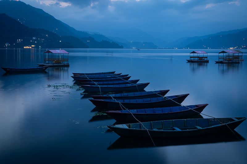 Лодки на озере Фева. фото превью