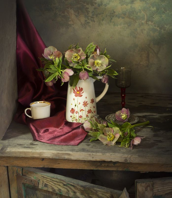 кувшин, морозники, атлас Морозники фото превью