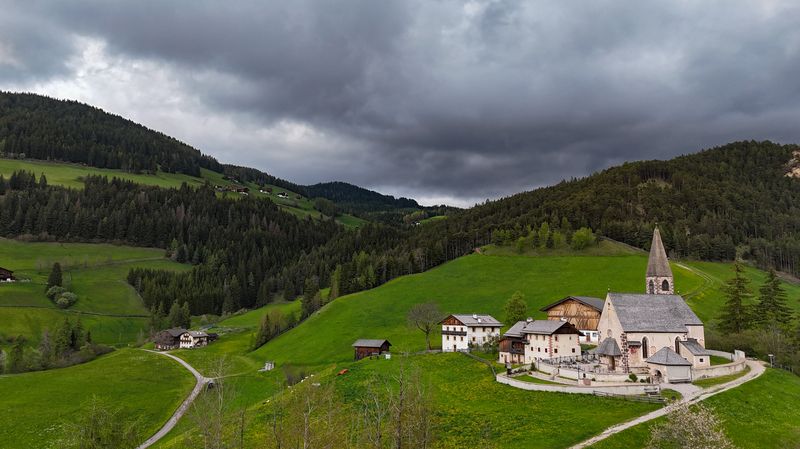 Гроза приближается. Санта Маддалена, Альто Адидже, Италия фото превью