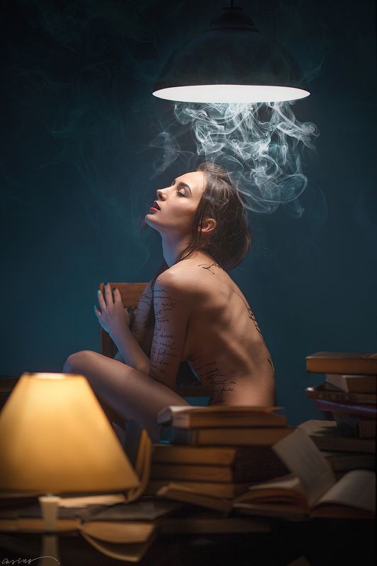 nude, beauty, beautiful, girl, body, caligraphy, library, books, book, lamp, smoke, lights *** фото превью