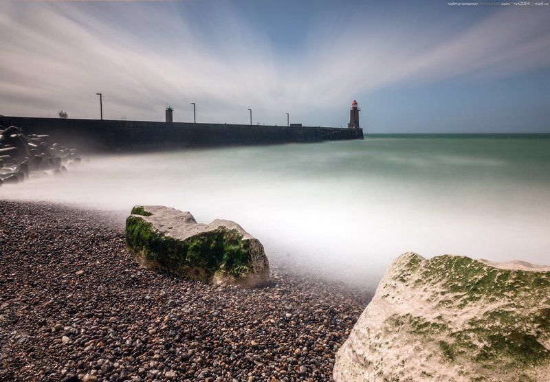 Маяк, порт, Фекам, Нормандия, Франция, романов Маяк в порте городка Фекам фото превью