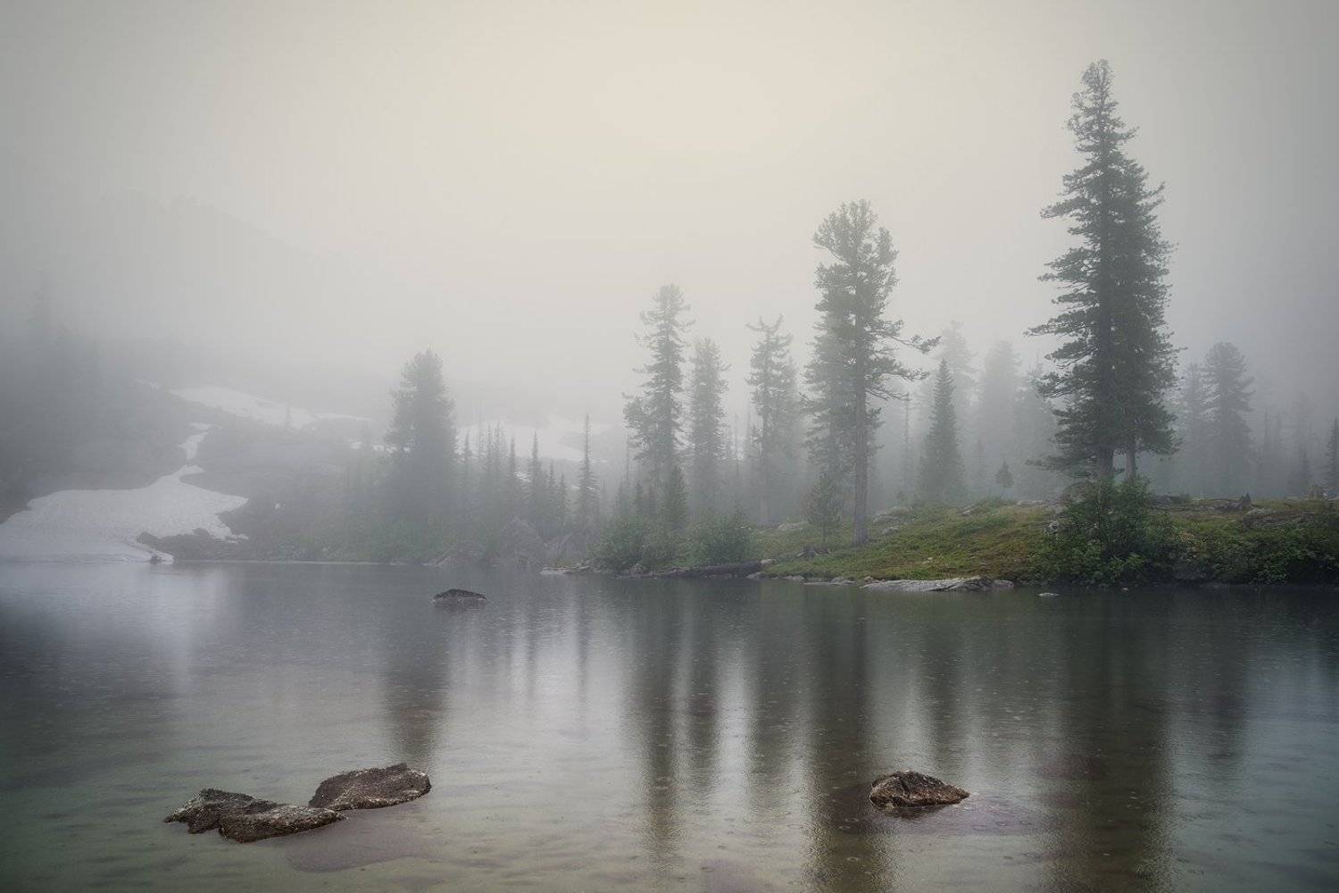 пейзаж, природа, озеро, туман, непогода, дождь, ергаки, горы, хребет, красноярский, красивая, большой, высокий, трава, путешествие, камни, отражение, тихо, спокойно, панорама, Дмитрий Антипов
