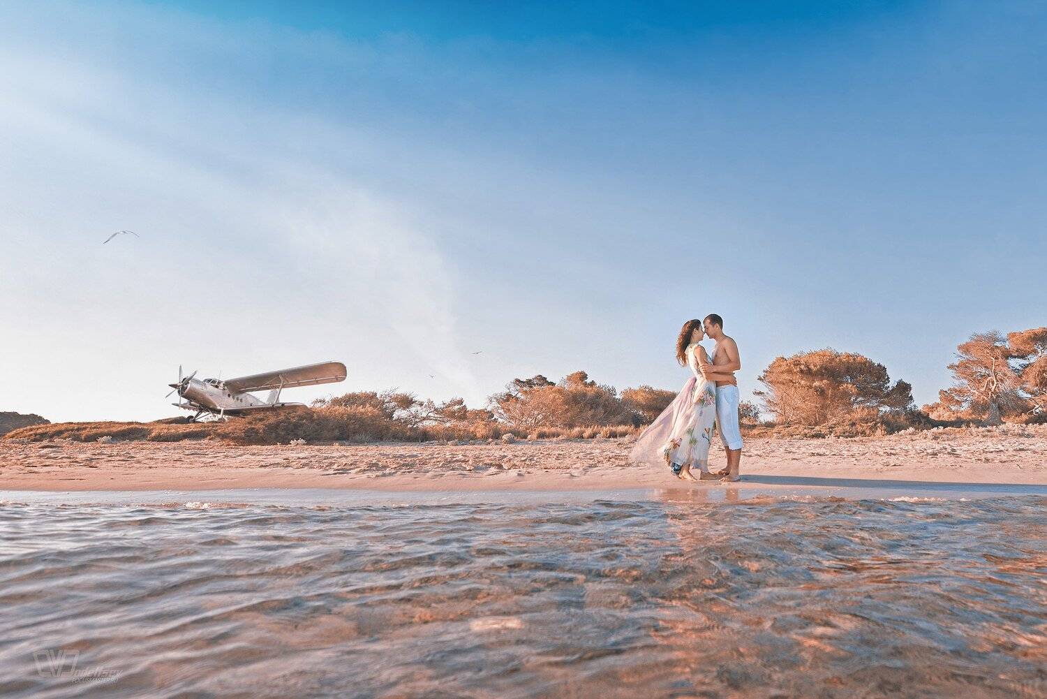 берег, море, двое, пара, парень, девушка, влюбленные, самолет, небо, Дмитрий Додельцев